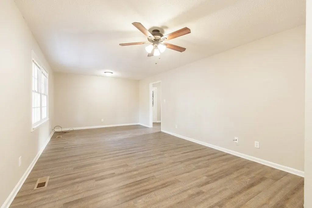 Living room at 1211 Gornto Rd